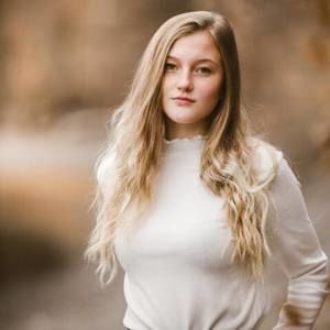 Meet your Posher, Adrianne